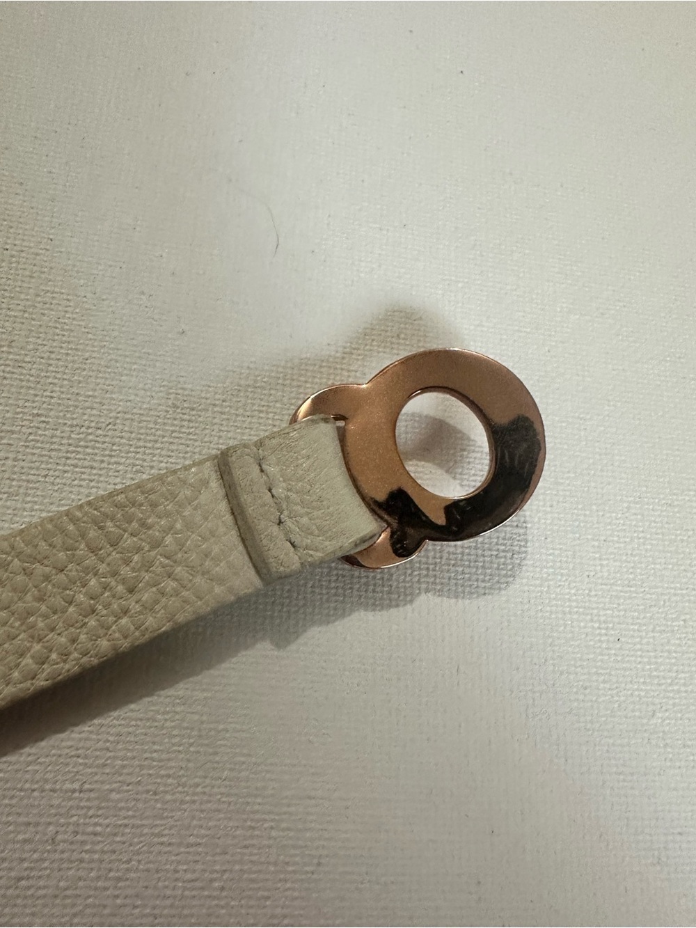 Marc Jacobs Cream White Leather Rose Gold Tined Logo Clasp Turnlock Bracelet - Picture 12 of 13